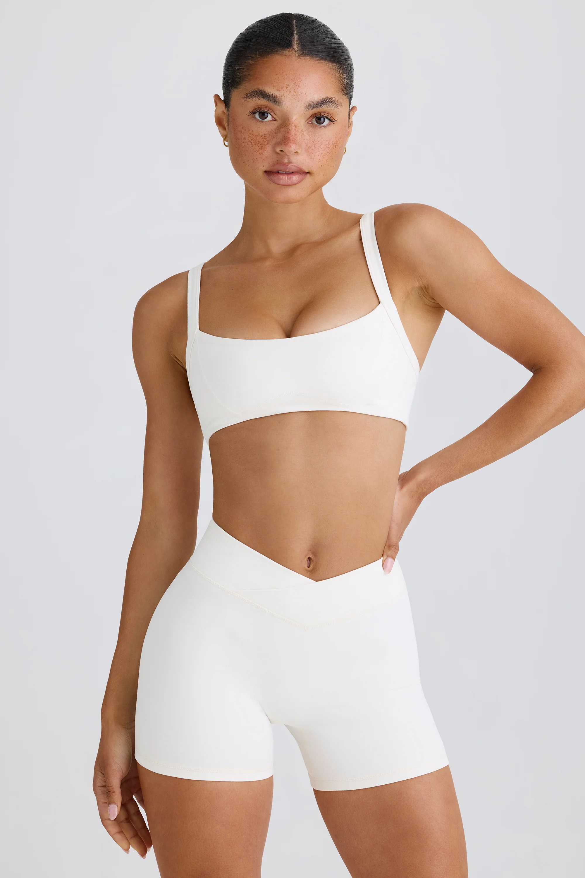 Soft Active Contrast-Trim Sports Bra in White - Image 6